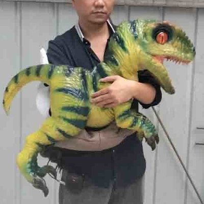 comprar Brinquedo Animatronic impermeável do bebê do dinossauro da grande simulação customizável popular a mais bonito nas mãos para o parque temático online manufacture