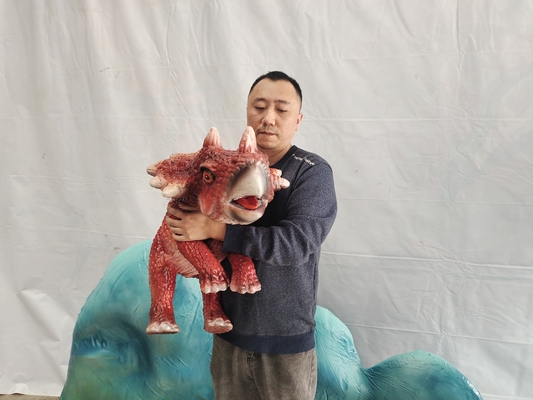 Bom preço. Fantoche Animatronic do Triceratops do dinossauro do bebê do controle da mão para a venda on-line